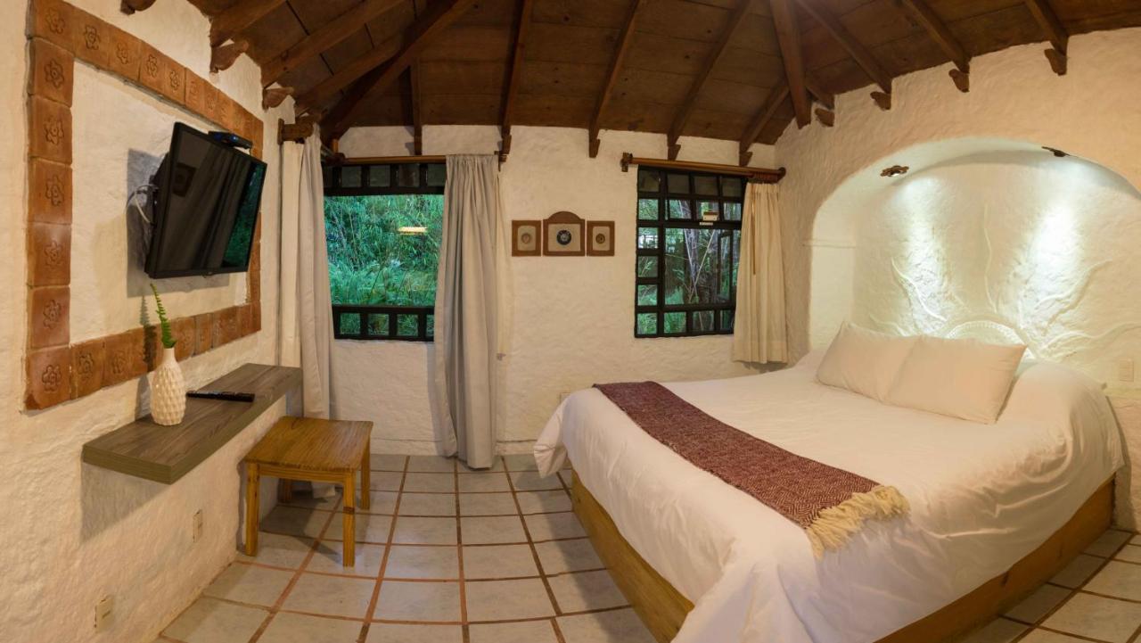 Hotel Bosques Del Sol Suites San Cristóbal de Las Casas Екстериор снимка